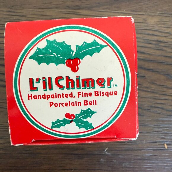 Vintage L’il Chimer Handpainted Bisque Porcelain Bell – Bear in Stocking - Picture 3 of 4
